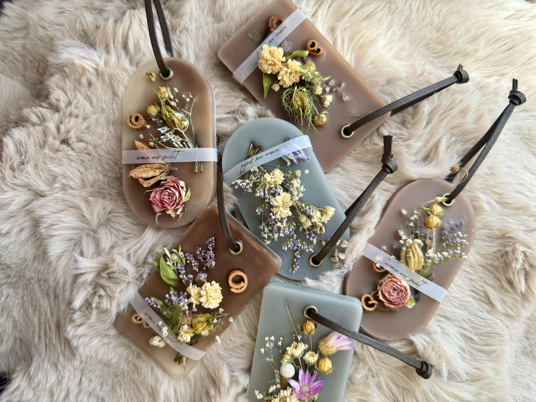 BOX付き！香りの選べるアロマワックスサシェ【スモーキーカラー】2点set